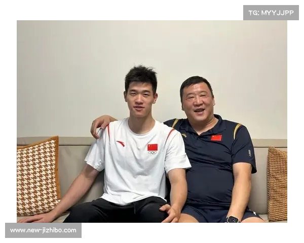 世锦赛银牌教练组分析潘展乐替换费立纬决赛冲刺策略调整 世锦赛银牌教练组分析潘展乐替换费立纬决赛冲刺策略调整
