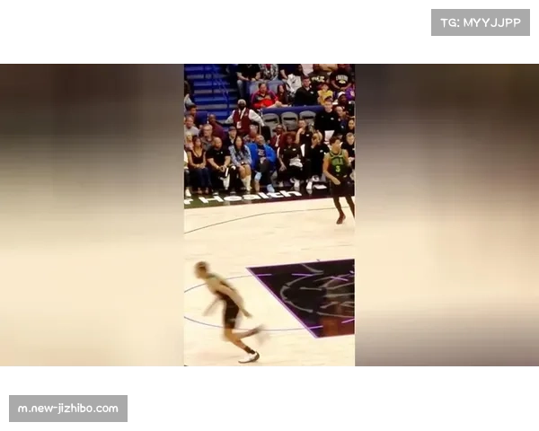 艾顿6中6高效吃饼，詹姆斯东契奇空接暴扣引爆客场氛围